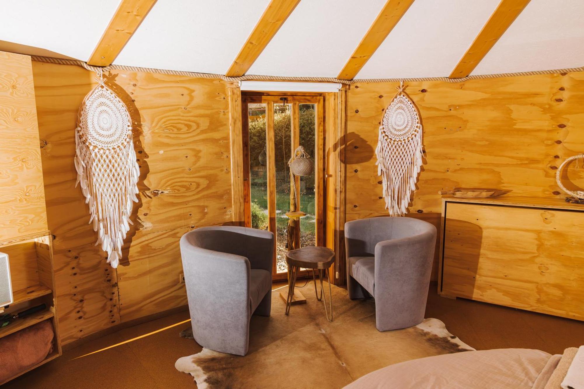 Glamp V Hluboke - Yurts And Wooden Houses Vsetín Exteriör bild